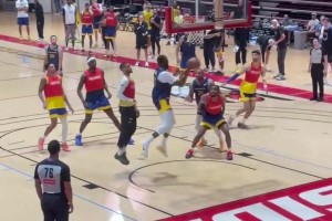 波杰还是一样突到禁区跳芭蕾！勇士队内对抗赛视频流出！